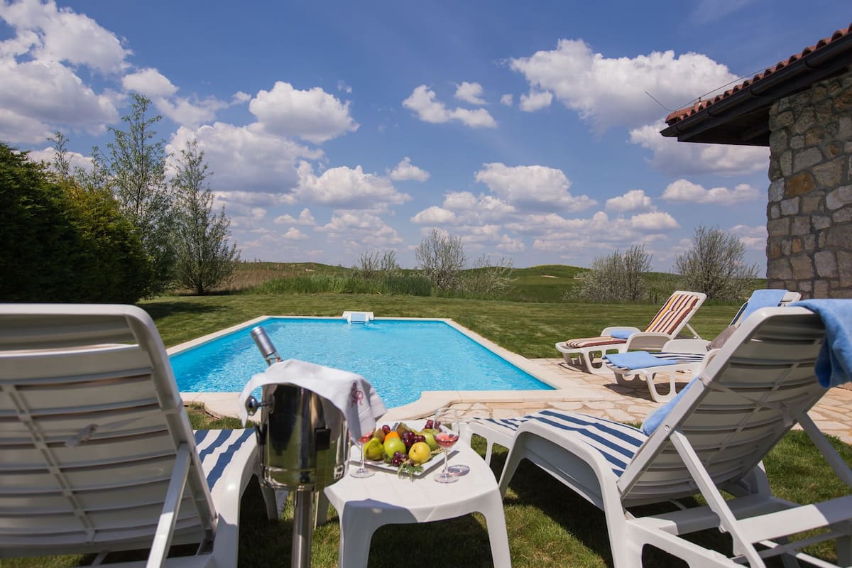 Black Sea Rama Villa 72 | 2 bedrooms, blackout curtains, iron/ironing board, free WiFi