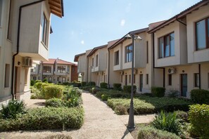 Blackout curtains, iron/ironing board, free WiFi, bed sheets - Lighthouse Golf Resort Private Properties (Balchik)