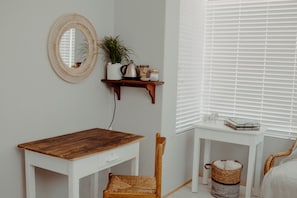 Basic-Doppelzimmer, Gartenblick | Zimmersafe, individuell dekoriert, individuell eingerichtet