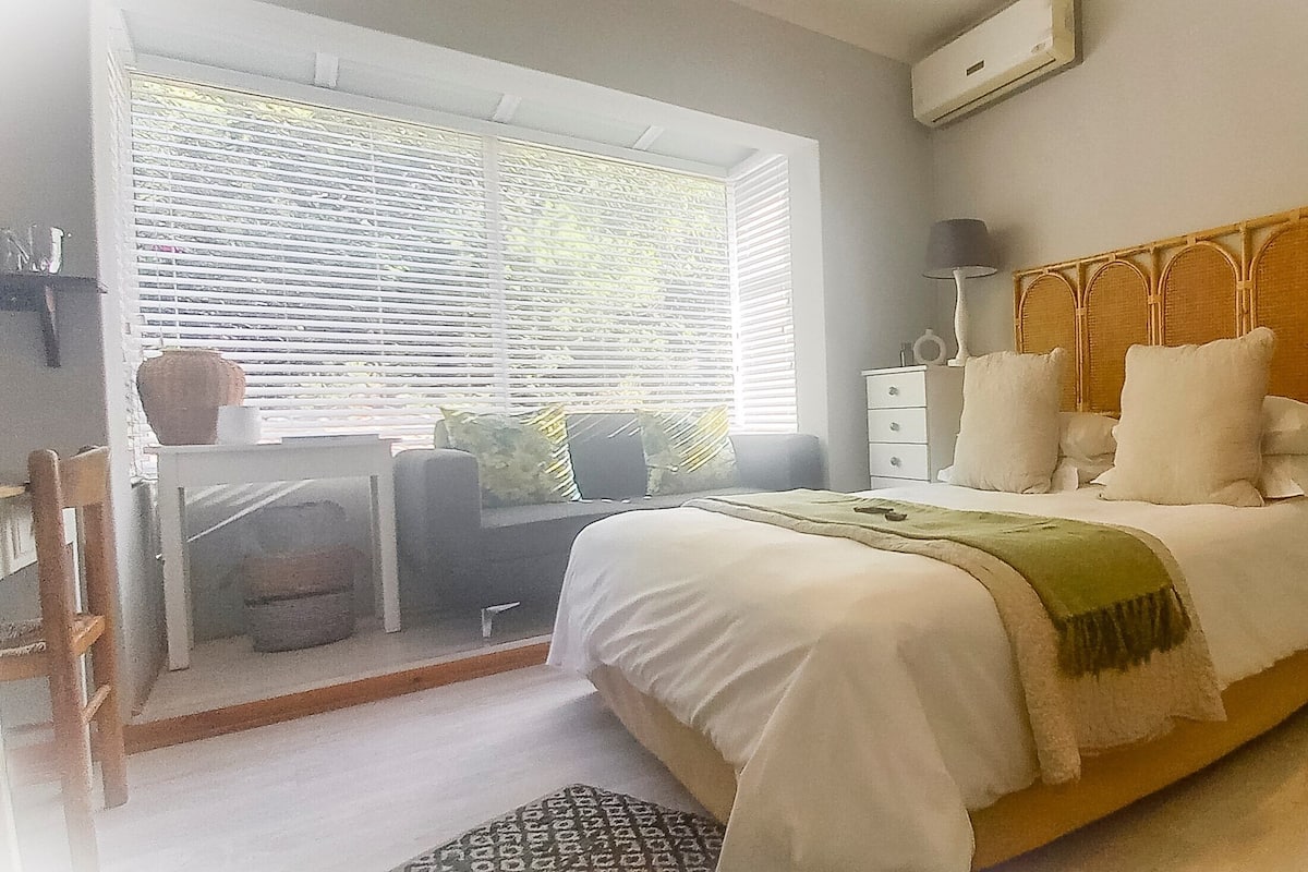 Basic-Doppelzimmer, Gartenblick | Zimmersafe, individuell dekoriert, individuell eingerichtet