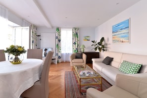 TV, DVD player, table football, books - Marquisat de Vauban ***** A luxury 18thᵉ century historic home in Alsace. (Neuf-Brisach)