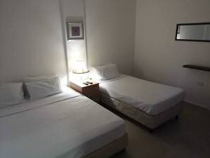 17 chambres, coffres-forts dans les chambres, Wi-Fi, draps fournis