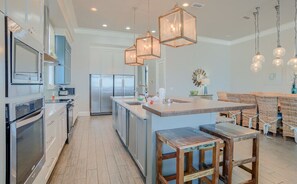 Microwave, coffee/tea maker, ice maker