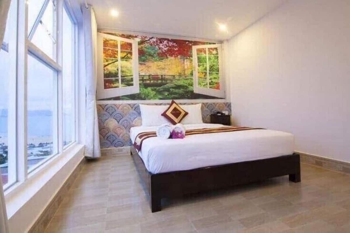 Double Room | Minibar, desk, rollaway beds, free WiFi