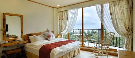 Double Room, Sea View | Desk, free WiFi, bed sheets