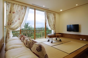 1 bedroom, desk, free WiFi, bed sheets
