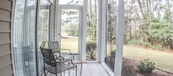 Large, 1st floor, corner unit, 3bedroom 3bath, True Blue Golf Course!