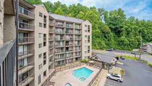 Exterior - OGP502 downtown near Ripley's Aquarium & Anakeesta (Gatlinburg)