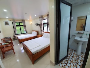 Minibar, desk, free WiFi
