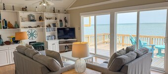 Badger Bungalow: Sunsets over Pamlico Sound, private boat dock.