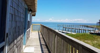 Badger Bungalow: Sunsets over Pamlico Sound, private boat dock.