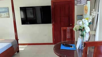 Quarto casal luxo | Frigobar, escrivaninha, Wi-Fi de cortesia, roupa de cama