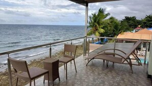 Premier Ocean Balcony | Balcony - Ocean Breeze Resort (Toledo City)