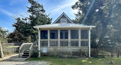 Happy Place: Pet friendly, fenced rear yard with deck.