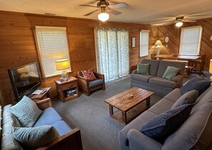 TV - Jack Stocks' Place: Bright and cheerful, centrally located. (Ocracoke)