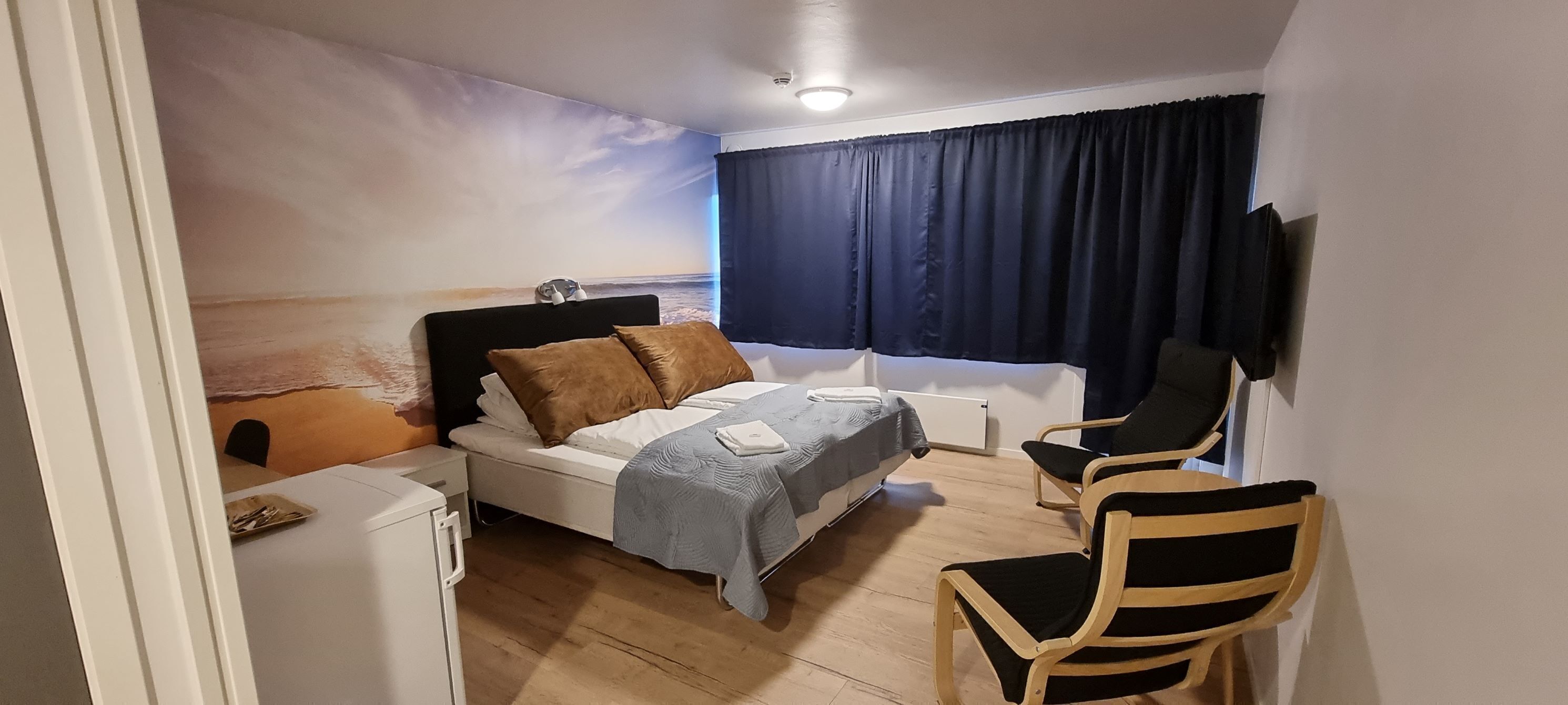 Pillowtop-Betten, Schreibtisch, laptopgeeigneter Arbeitsplatz