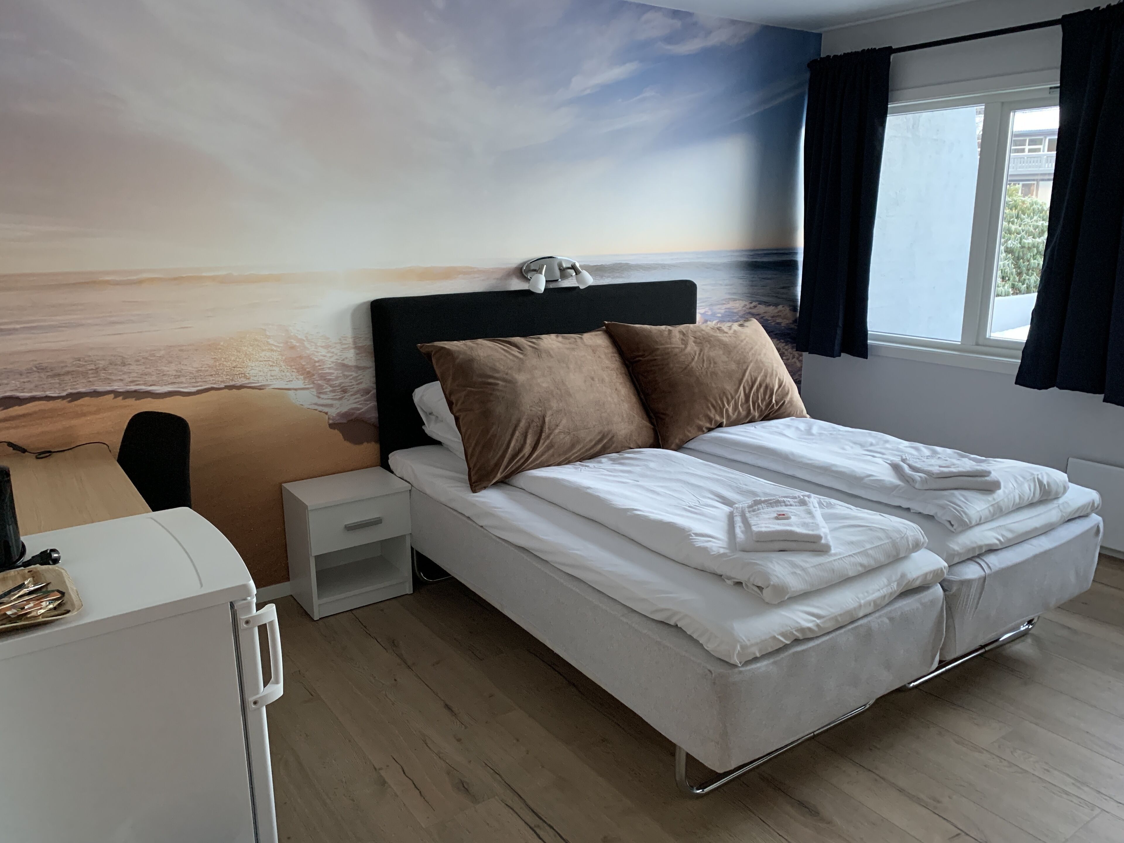 Pillowtop-Betten, Schreibtisch, laptopgeeigneter Arbeitsplatz