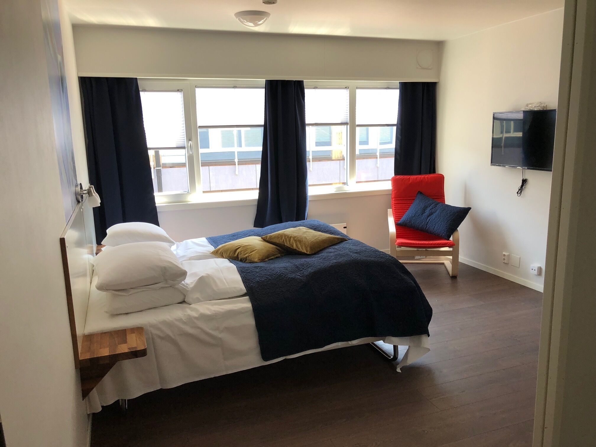 basic double room | 1 bedroom, pillow-top beds, desk, laptop workspace