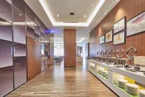 Daily buffet breakfast for a fee - Hampton by Hilton Xi'an Hi-tech Zone (Xi'an)