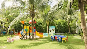 Children’s play area – outdoor