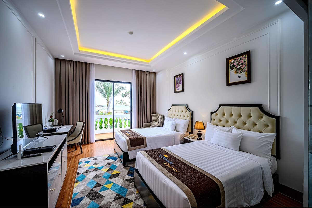 Grand Deluxe Twin Room | 2 bedrooms, memory foam beds, free minibar items, in-room safe