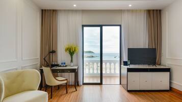 Dobbeltrom – executive, balkong, sjøutsikt | Memory foam-senger, minibarvarer (inkludert) og safe på rommet