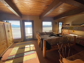 3 bedrooms, desk, iron/ironing board, free WiFi