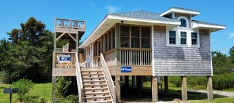 Lil’ Loopy:  One bedroom home perfect for a couple's retreat.