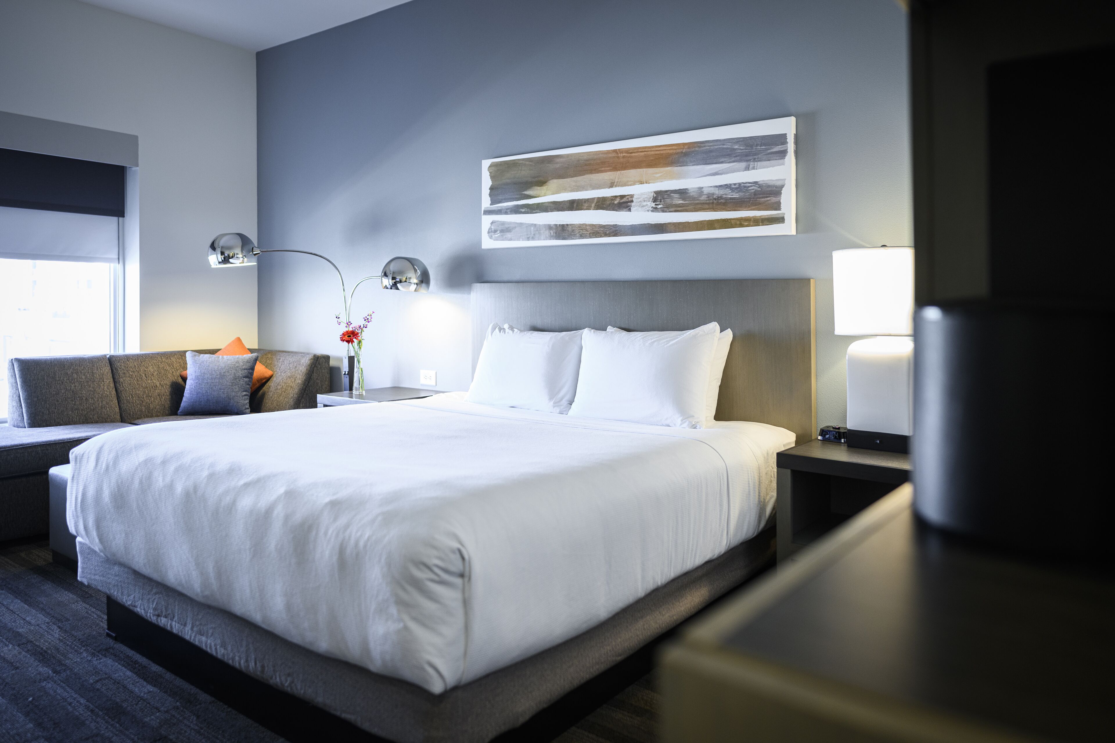 Room, 1 King Bed | Hypo-allergenic bedding, pillowtop beds, in-room safe, desk