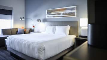 Room, 1 King Bed | Hypo-allergenic bedding, pillowtop beds, in-room safe, desk