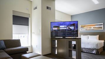 Studio Suite, 1 King Bed with Sofa bed | Living room
