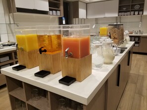 Petit déjeuner buffet servi tous les jours en supplément