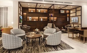 Lobby sitting area - Hyatt Place Indianapolis / Fishers (Fishers)