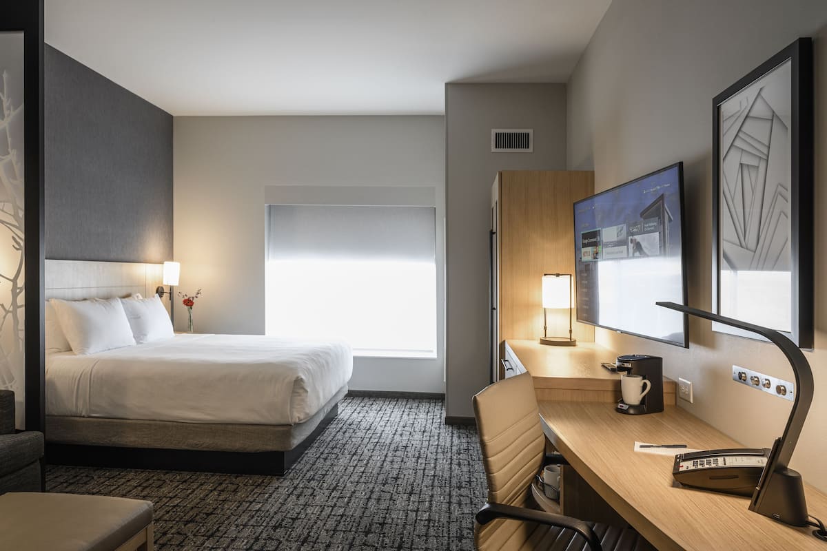 Premium bedding, in-room safe, desk, laptop workspace