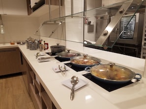 Frokostbuffé hver dag (mot et tillegg)