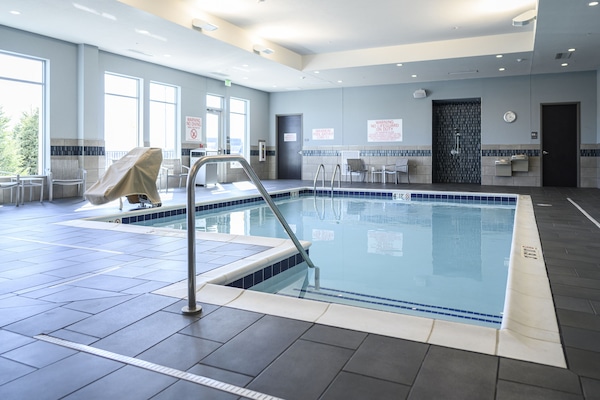 Kolam renang tertutup