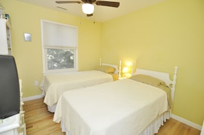 3 bedrooms, travel cot, Internet, bed sheets