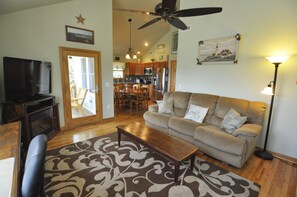 テレビ、暖炉、DVD プレーヤー