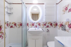 Apartamento | Banheiro | Chuveiro/banheira combinados, produtos de toalete grátis