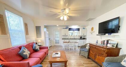 A Ferry Trail Ending: Dog friendly, two wings joined by screened porch