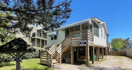 Nauti ainutlaatuisuus kahden erillisen mökki siipeä liittyi suuri turvatarkastus kuisti.