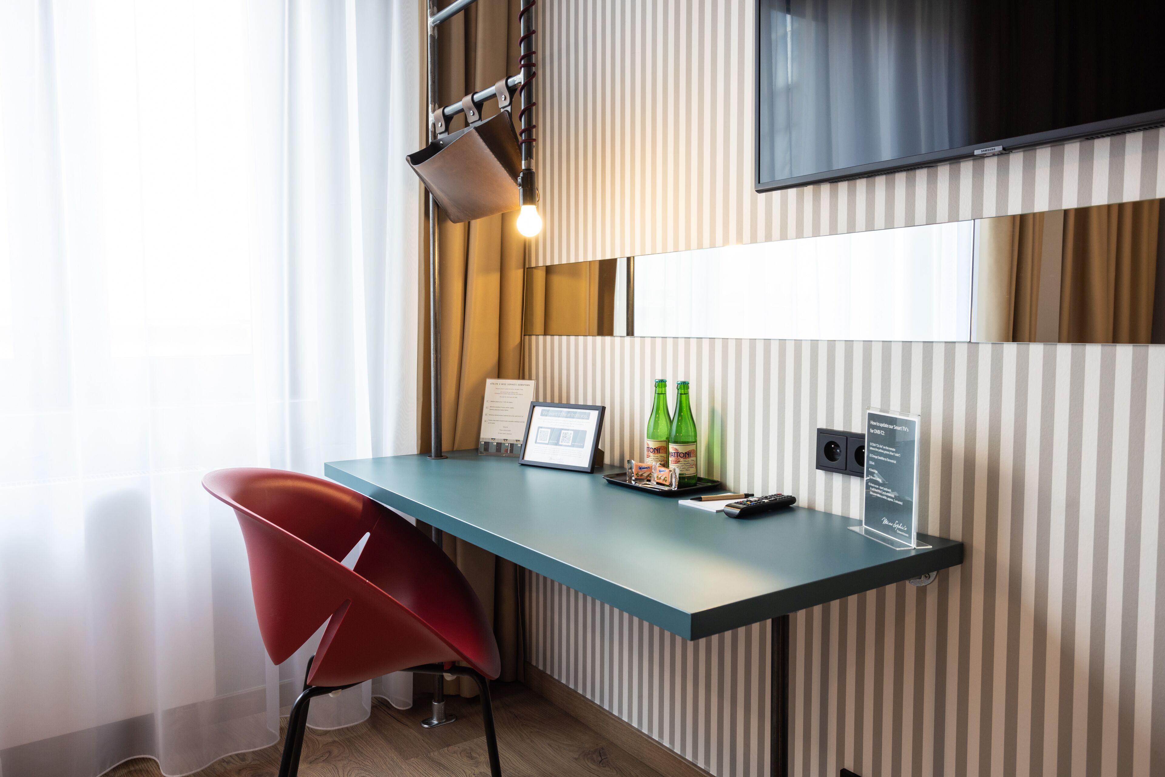 triple room | living area | 42-inch flat-screen tv with cable channels, tv