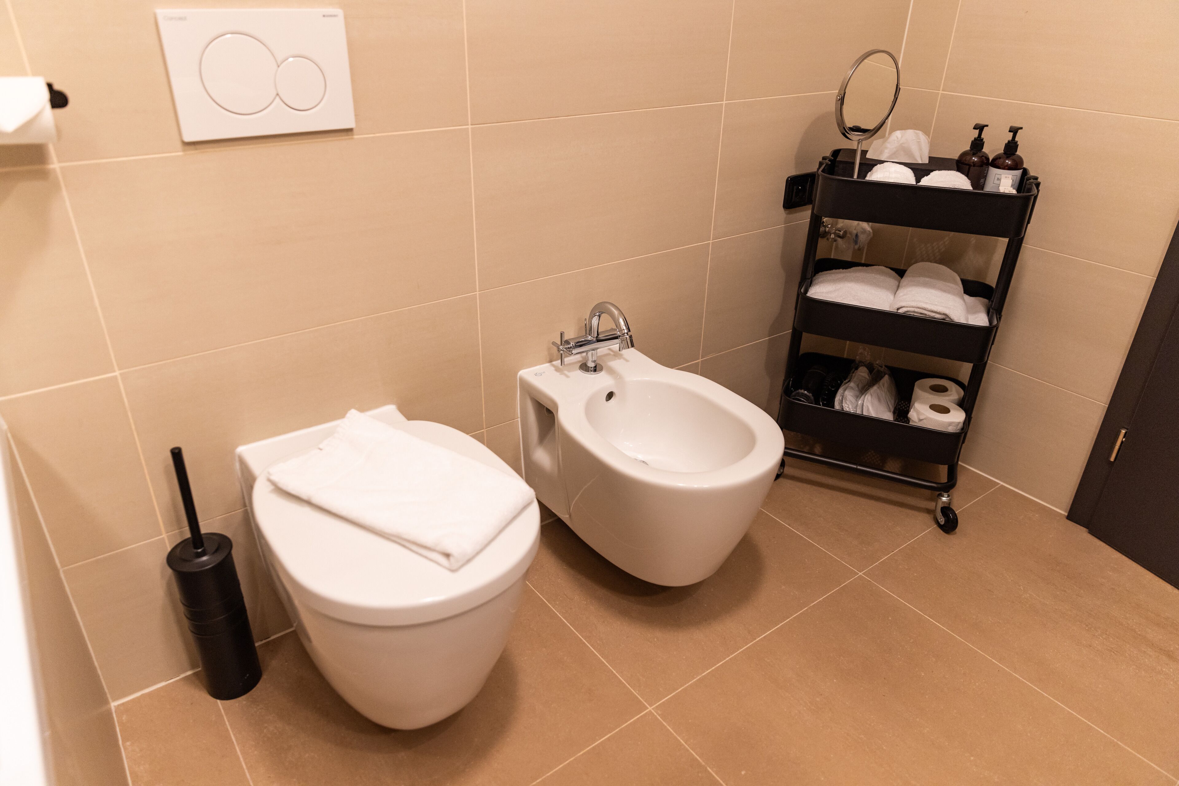 suite | bathroom | free toiletries, hair dryer, towels, soap