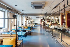 Daily continental breakfast for a fee - Miss Sophie's Downtown (Prague)