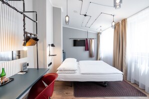 ダブルまたはツインルーム バルコニー | デスク、防音設備、WiFi (無料)、ベッドシーツ