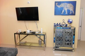 2 bedrooms, iron/ironing board, free WiFi, bed sheets - Gram Villa - Close to Ocho Rios || Air Conditioned (St. Ann)