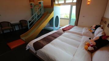 Family Room, Balcony