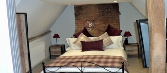 New Forest Escapes. Sleeps 2-6 Quirky, historical and a great base to explore.