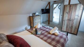 3 bedrooms, iron/ironing board, travel crib, free WiFi