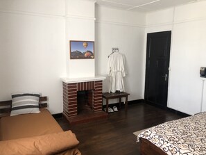 Classic-Zimmer | Schreibtisch, Bügeleisen/Bügelbrett, kostenloses WLAN, Bettwäsche